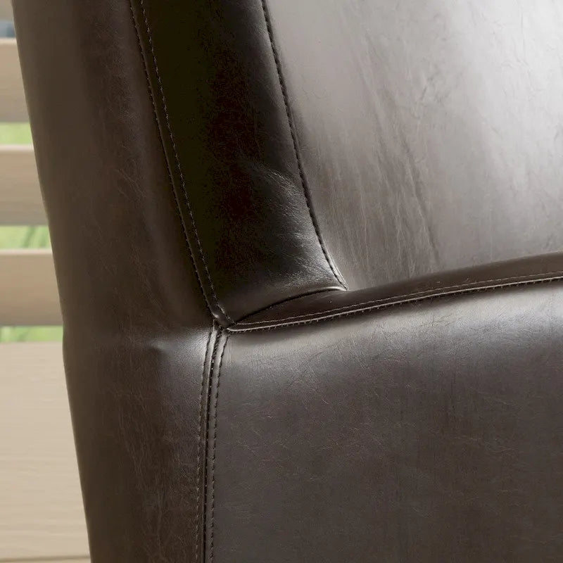 Fauteuil décoratif pivotant à dossier ailé en cuir contrecollé